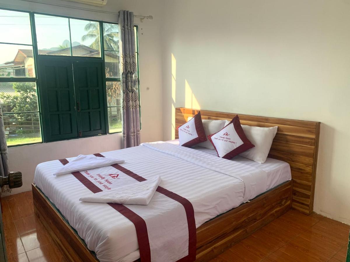Vang Vieng Lily Backpackers Hostel Zewnętrze zdjęcie