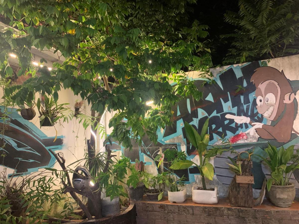 Vang Vieng Lily Backpackers Hostel Zewnętrze zdjęcie